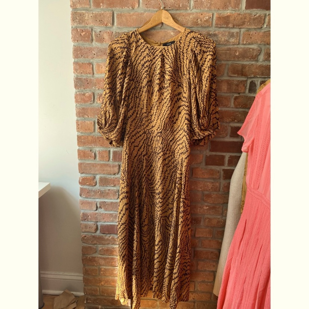 MIDI autumn dress. Puff sleeves.